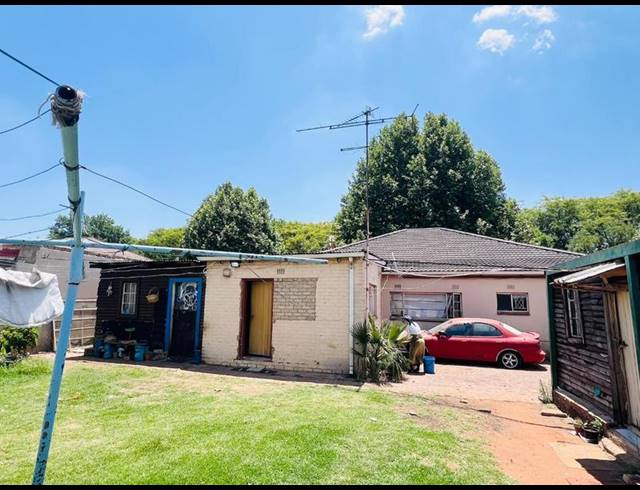 16 BEDROOM HOUSE FOR SALE IN BRENTHURST